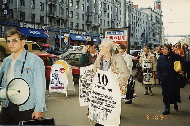 Demonstrating against the so called psychotronic weapon
